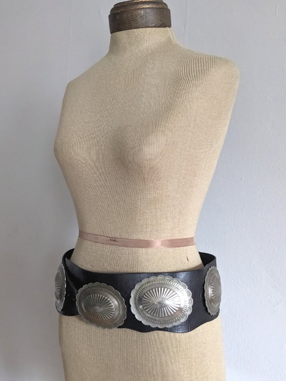 70s Vtg Handmade Silver Medallion & Black Leather Western Belt - Picture 5 of 8